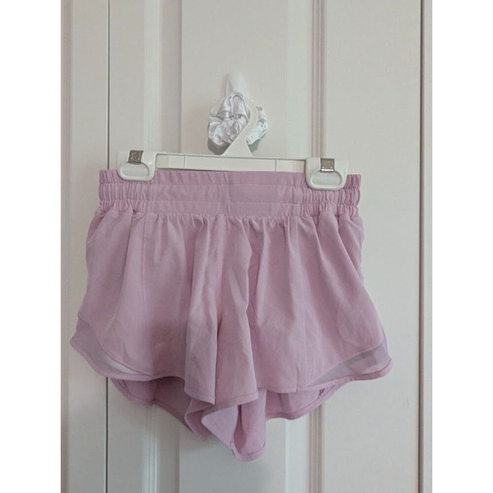 Lululemon Hotty Hot Low-Rise Lined Short Size 4 with 2.5" inseam